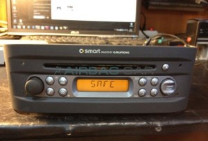 Автомагнитола Grundig на этапе начала раскодировки Автомагнитола Grundig на этапе начала раскодировки